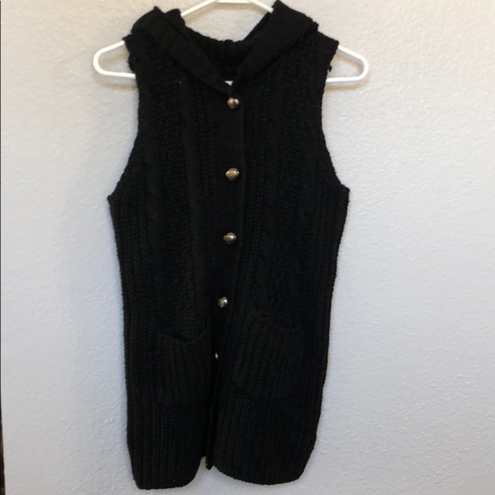 Sweater vest with hood